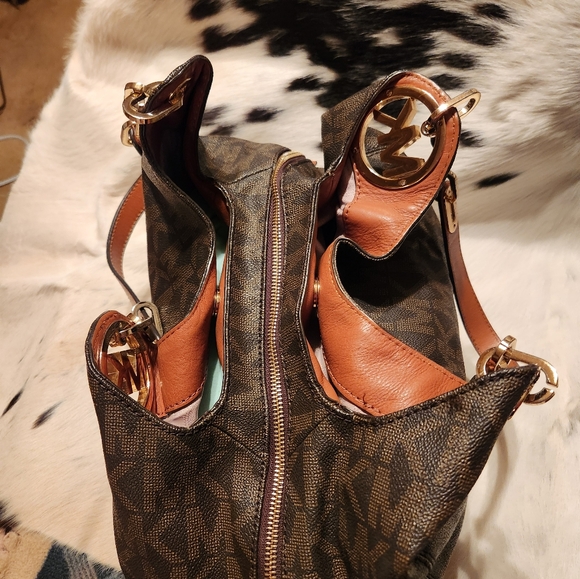 MICHAEL KORS SINATURE BROWN HOBO/SHOULDER BAG AND WALLET - Picture 3 of 10